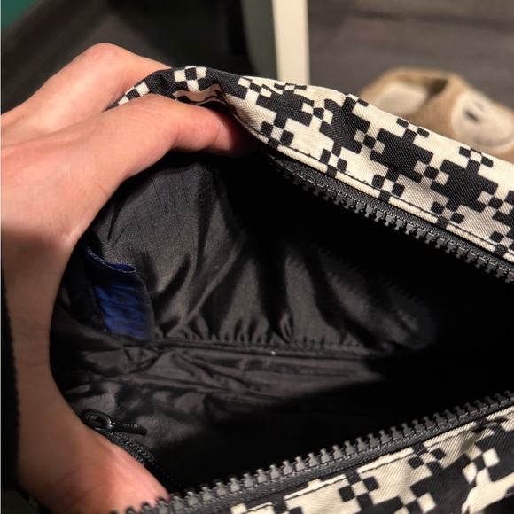 BAGGU Black and White Crossbody Bag - Picture 2 of 3